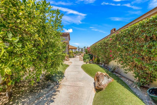280 Tomahawk Drive, Palm Desert, CA 92211