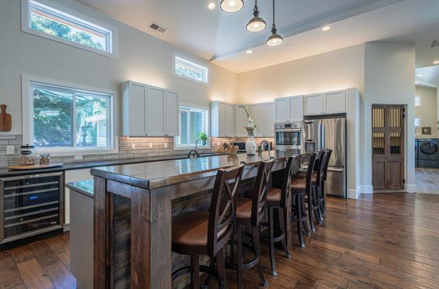 9247 Holly Hill Drive, Salinas CA: https://media.crmls.org/mediaz/cf8d6e19-1c27-4595-8c58-0728ff07b43d.jpg