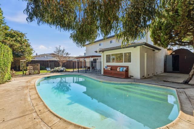 37640 Hyacinth St, Newark CA: https://media.crmls.org/mediaz/cf8dd57a-92fa-4b8f-a0ab-57f57caeb908.jpg