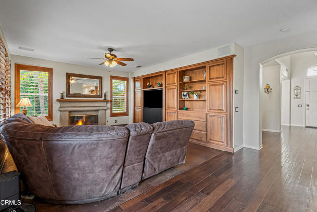 490 Peter Place, Simi Valley CA: https://media.crmls.org/mediaz/cf8e0b38-78bd-4397-980f-118b40d4f7ea.jpg