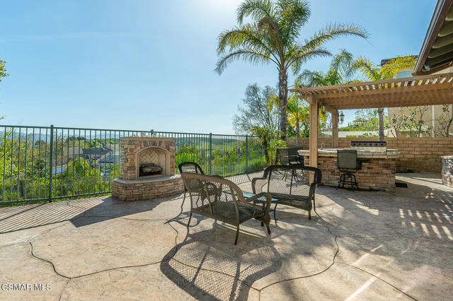 1728 Bluesage Court, Simi Valley CA: https://media.crmls.org/mediaz/cf8e1ab1-0a87-4724-bf25-9df89a7c7604.jpg