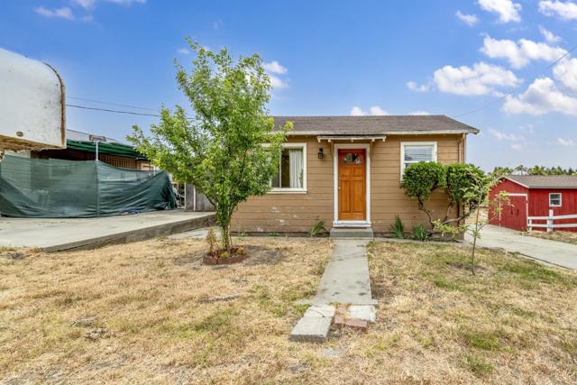 137 Whiting Road, Watsonville CA: https://media.crmls.org/mediaz/cf8e2a7a-0089-4872-9316-809495f8ae77.jpg