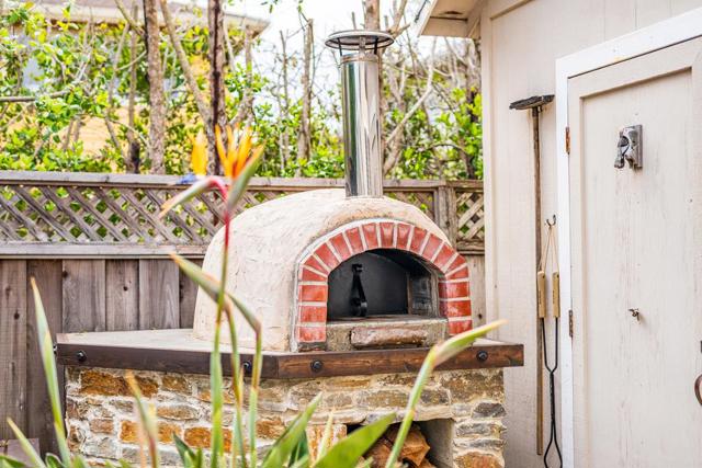 509 36th Avenue, Santa Cruz CA: https://media.crmls.org/mediaz/cf8e3239-52d5-49e3-8684-6677a2695b5e.jpg
