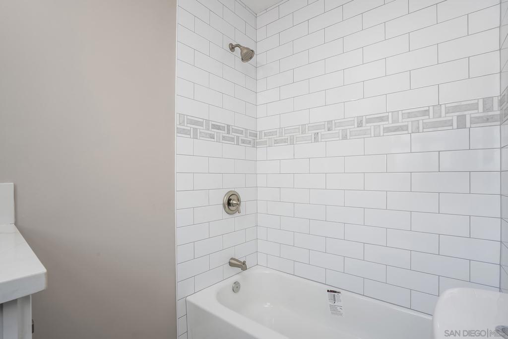 https://media.crmls.org/mediaz/cf8e8d95-8b1b-41f0-9ba4-56c14bd474f2.jpg?preset=X-Large