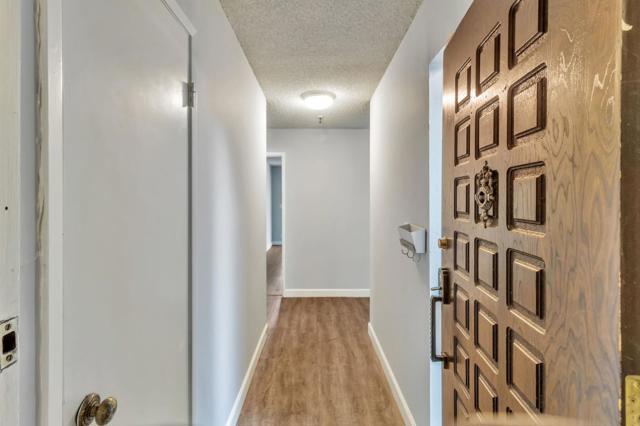 1830 Lakeshore Avenue, Oakland CA: https://media.crmls.org/mediaz/cf8f5db5-78de-4365-8c38-82559819dbef.jpg