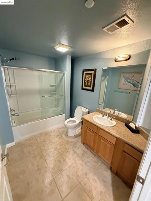 2210 Gellert Blvd, South San Francisco CA: https://media.crmls.org/mediaz/cf8f9dc0-2887-40ab-b870-b45123f6f58e.jpg