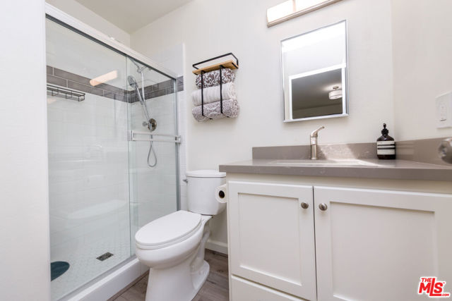 5735 Lake Lindero Drive, Agoura Hills CA: https://media.crmls.org/mediaz/cf8fb538-9d47-4515-9ef9-13050fcb31e7.jpg