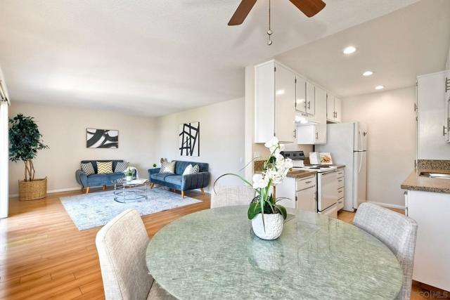 8660 Via Mallorca, La Jolla CA: https://media.crmls.org/mediaz/cf9086e6-46c5-45f0-89a7-f760e3791c10.jpg