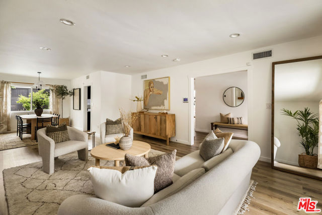 13123 Magnolia Boulevard, Sherman Oaks CA: https://media.crmls.org/mediaz/cf908c0b-69ad-4644-9516-d3f21fd1bf5c.jpg