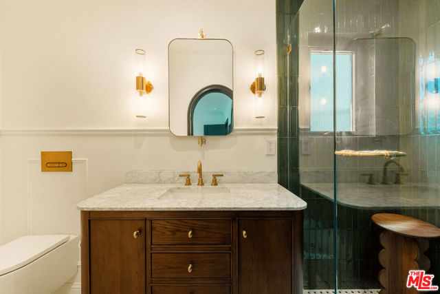 236 S Reeves Drive, Beverly Hills CA: https://media.crmls.org/mediaz/cf9092cf-4e47-4901-a498-e82c35873036.jpg