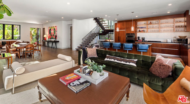 1724 N Sierra Bonita Avenue, Los Angeles CA: https://media.crmls.org/mediaz/cf90c406-00df-4f2f-b7f6-a9adb9dbcac6.jpg