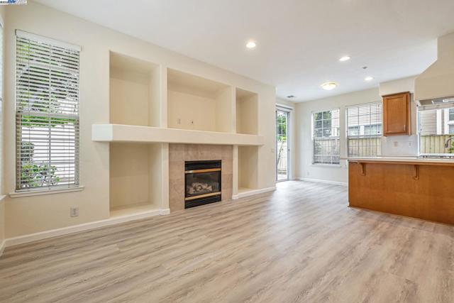 4293 OLIVER WAY, Union City CA: https://media.crmls.org/mediaz/cf90f461-3456-4b46-932a-0d100ae3a5c2.jpg