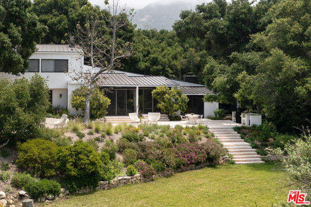 901 Crater Camp Drive, Calabasas CA: https://media.crmls.org/mediaz/cf912a46-9391-4794-9fcc-8d66a5721955.jpg