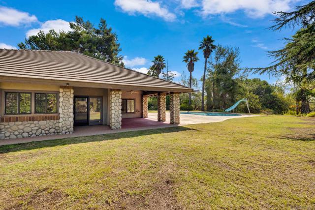 15235 Crestview Ct, Poway CA: https://media.crmls.org/mediaz/cf912e12-e355-4916-8c3a-e7a7d588e9c9.jpg