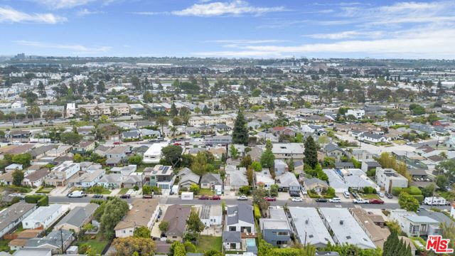 12469 Greene Avenue, Los Angeles CA: https://media.crmls.org/mediaz/cf92130b-7dbe-4c9a-aa98-875b51fe6428.jpg