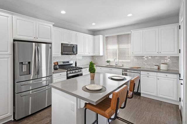 16206 Veridian Cir, San Diego CA: https://media.crmls.org/mediaz/cf922831-b679-43db-ad7f-00a1489a41a6.jpg