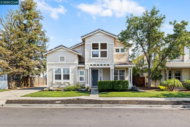127 Sanford Ct, Brentwood CA: https://media.crmls.org/mediaz/cf930880-a44a-4427-9cd4-8fb4aaac4564.jpg