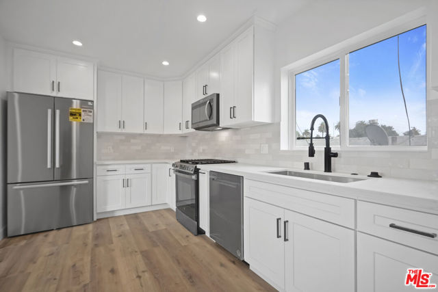 2808 S Cloverdale Avenue, Los Angeles CA: https://media.crmls.org/mediaz/cf939ba2-c1a5-437e-9aa3-2f70d38c0c68.jpg