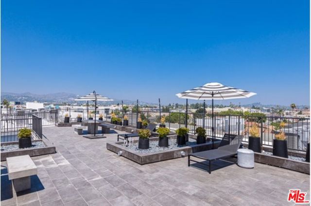 518 N Gramercy Place, Los Angeles CA: https://media.crmls.org/mediaz/cf940d45-9e51-4b50-94d5-ae4725dc5831.jpg