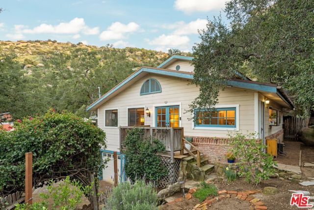 1083 Katherine Road photo 4