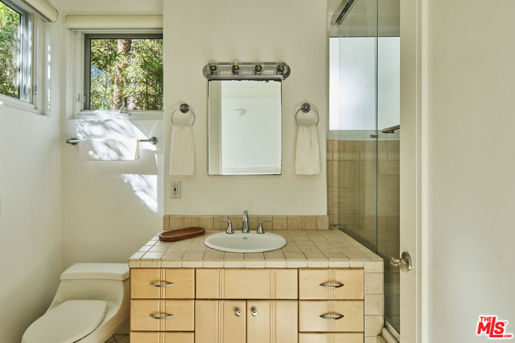 https://media.crmls.org/mediaz/cf94faac-176d-4983-ba77-2d8102bc4b55.jpg?preset=X-Large