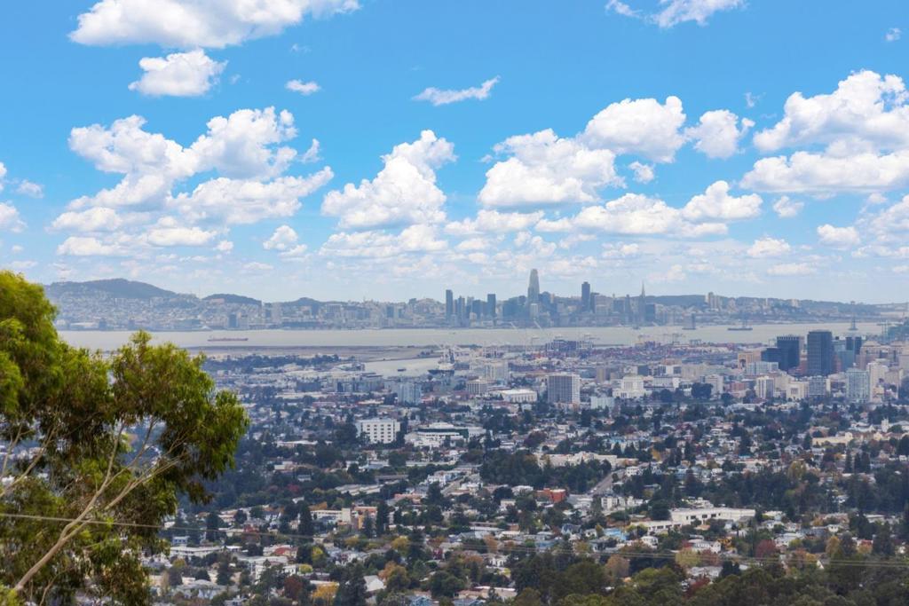 https://media.crmls.org/mediaz/cf9612aa-6787-4874-b7b2-e27180c0801b.jpg?preset=X-Large