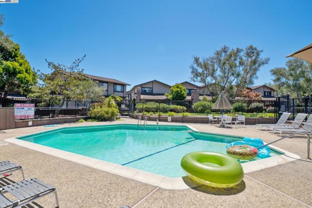 1230 Ballena Blvd, Alameda CA: https://media.crmls.org/mediaz/cf96504f-5b63-4223-a79a-30db84ba86e7.jpg