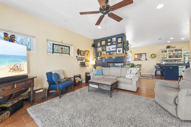 2216 Crest Dr, El Cajon CA: https://media.crmls.org/mediaz/cf9655fa-fce4-4aa0-93fc-d5c7cf51dbdf.jpg