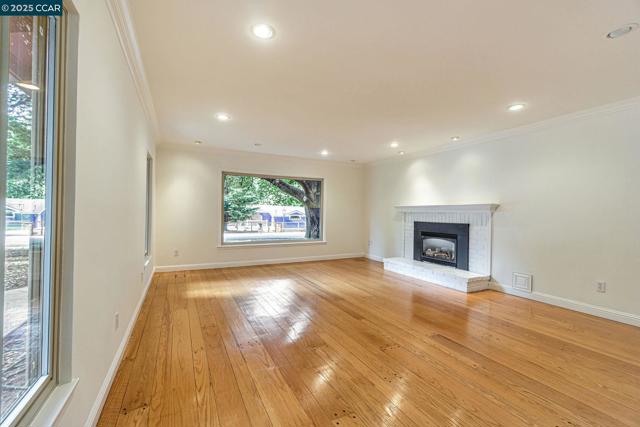 9 Wanda Way, Martinez CA: https://media.crmls.org/mediaz/cf96ad59-03a4-4bd7-a08c-010b792802e7.jpg