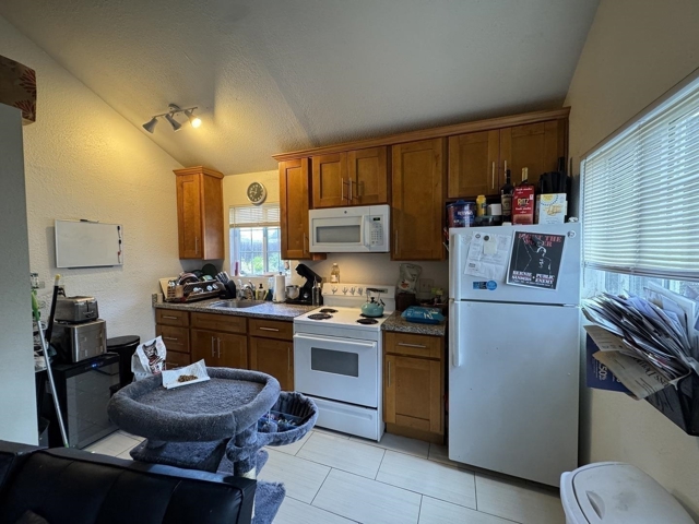 Image 5 of 14 For 2031 Lee Ave