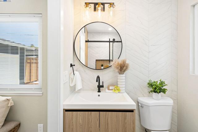 14272 Santiago Rd, San Leandro CA: https://media.crmls.org/mediaz/cf977ae9-a3af-4c70-bc5e-f05e45e4df0c.jpg
