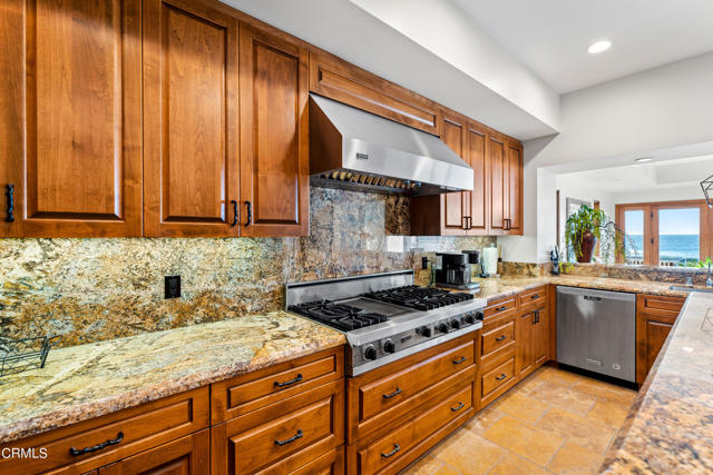 Detail Gallery Image 16 of 63 For 1417 Marine Way, Oxnard,  CA 93035 - 5 Beds | 4/1 Baths