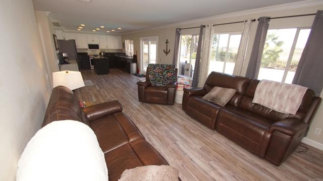 42944 Calle Reva, Temecula CA: https://media.crmls.org/mediaz/cf985790-595d-4ed6-919e-2d3a0a380f02.jpg