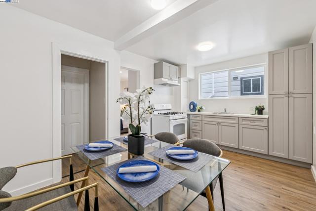 545 Central Ave, Alameda CA: https://media.crmls.org/mediaz/cf98ff9d-5d9c-49b8-932d-d32411f14858.jpg