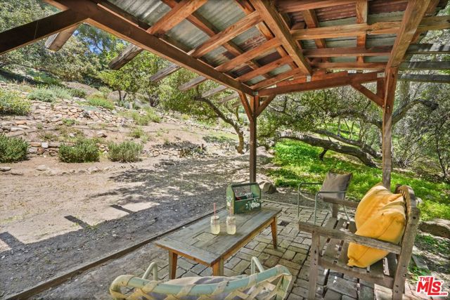 20730 Hillside Drive, Topanga CA: https://media.crmls.org/mediaz/cf992320-9567-4e47-ad74-62105aeb095d.jpg