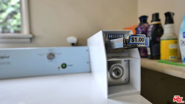 1105 W Clark Avenue, Burbank CA: https://media.crmls.org/mediaz/cf99ccc4-38e2-4fd6-b219-e9215323205e.jpg