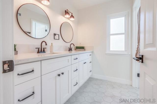 3302 Vista Rocosa, Escondido CA: https://media.crmls.org/mediaz/cf9a36c6-2270-4bba-ae49-19d0d0fd245d.jpg