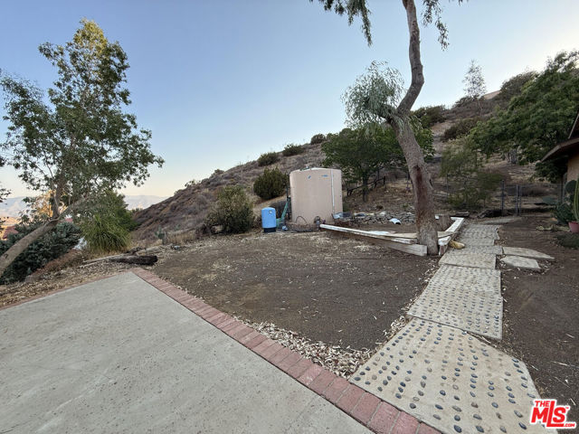 33931 Hanawalt Road, Santa Clarita CA: https://media.crmls.org/mediaz/cf9aa978-fd48-4e9f-b14d-36668a9f840a.jpg