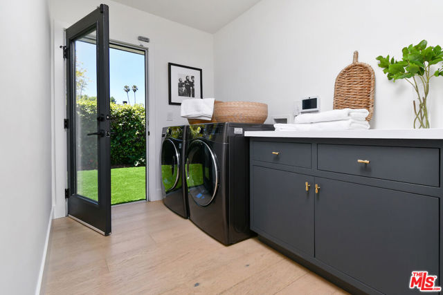 3221 Elvido Drive, Los Angeles CA: https://media.crmls.org/mediaz/cf9ad8a2-b904-4f83-97af-e7434747e978.jpg
