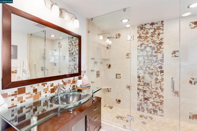 2424 San Miguel Dr, Walnut Creek CA: https://media.crmls.org/mediaz/cf9b09a3-041b-45d7-bac9-cc845216fb2a.jpg