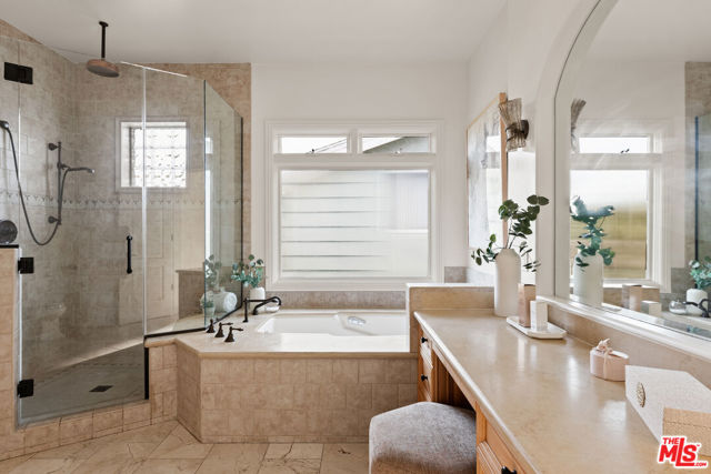 7320 Trask Avenue, Playa del Rey CA: https://media.crmls.org/mediaz/cf9bdcad-a934-466d-bac1-d99cf9d5ae71.jpg