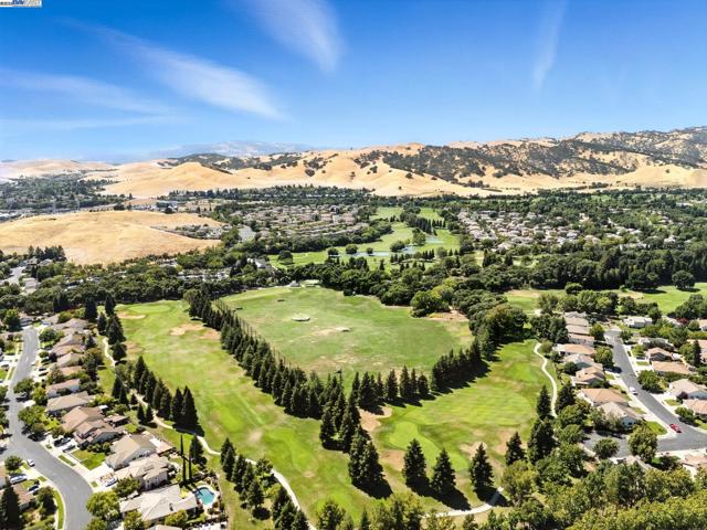 3909 Danbury Way, Fairfield CA: https://media.crmls.org/mediaz/cf9c099b-20cc-4458-ac36-95e7acdbcd0c.jpg