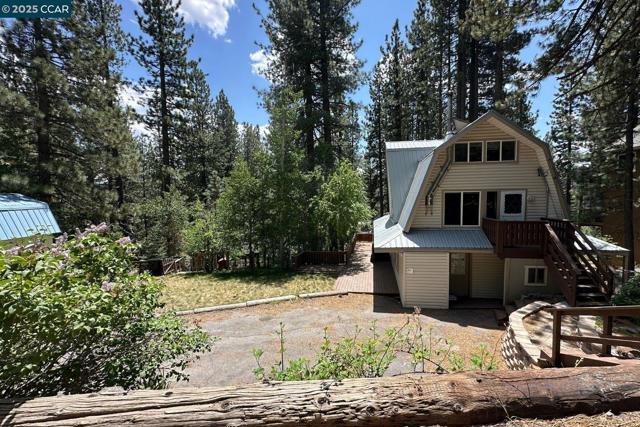 12255 Sierra Dr, Truckee CA: https://media.crmls.org/mediaz/cf9c9f95-757f-44e4-984e-44d6c21a0906.jpg