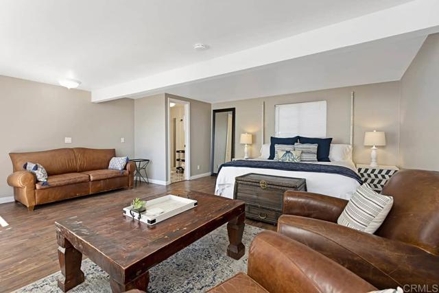 1817 19 Coast Boulevard, Del Mar CA: https://media.crmls.org/mediaz/cf9d1b1f-7309-464f-9f48-2b02c9aacccc.jpg