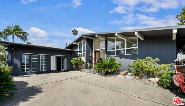 2838 Medill Place, Los Angeles CA: https://media.crmls.org/mediaz/cf9d29d3-242c-46ff-b47e-939fdb9110e3.jpg