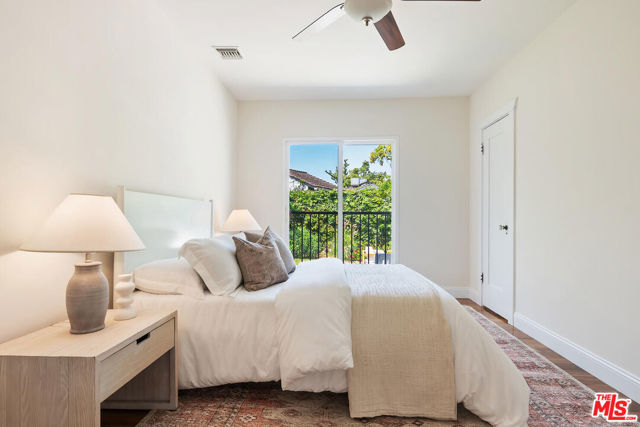 913 N Clybourn Avenue, Burbank CA: https://media.crmls.org/mediaz/cf9d5076-3d28-44f3-b1cd-433097c7b92c.jpg