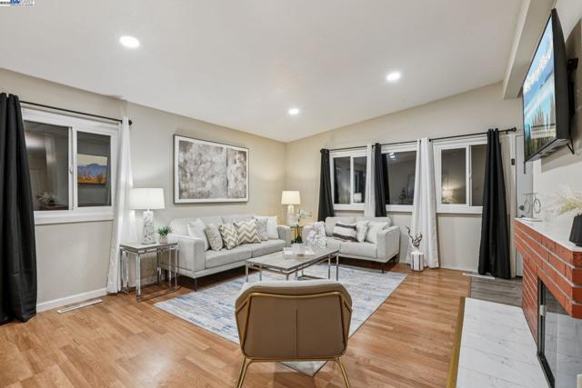 24282 Willimet Way, Hayward CA: https://media.crmls.org/mediaz/cf9d5dbb-af93-46a6-86d4-60b608909c28.jpg