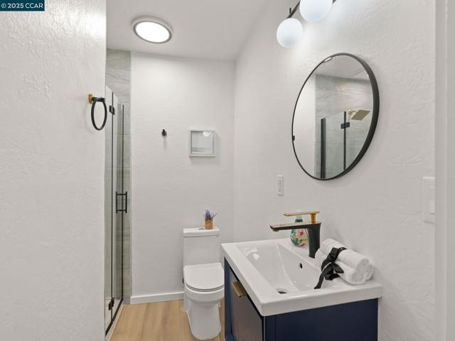 230 Fairlawn Dr, Berkeley CA: https://media.crmls.org/mediaz/cf9dcb32-766f-4029-8967-eb481d1d22d1.jpg