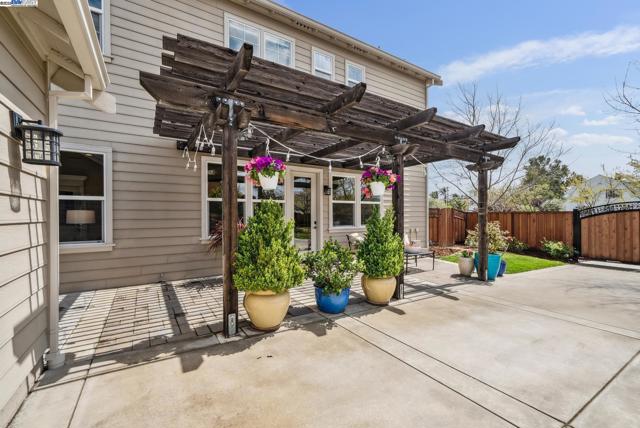 2193 Autinori Ct, Livermore CA: https://media.crmls.org/mediaz/cf9e7576-6a11-44d0-8518-bcd22731486c.jpg