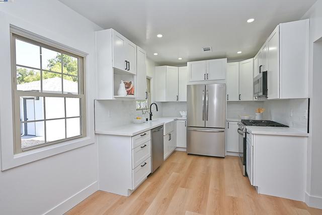 3208 McNutt, Walnut Creek CA: https://media.crmls.org/mediaz/cf9ed5b0-65b5-4143-b35b-fd8a2e010aa3.jpg